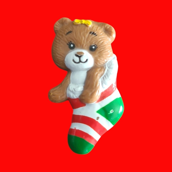 Russ Red and Green Brooch Festive Jewelry Christmas Pin Vintage - Picture 1 of 2